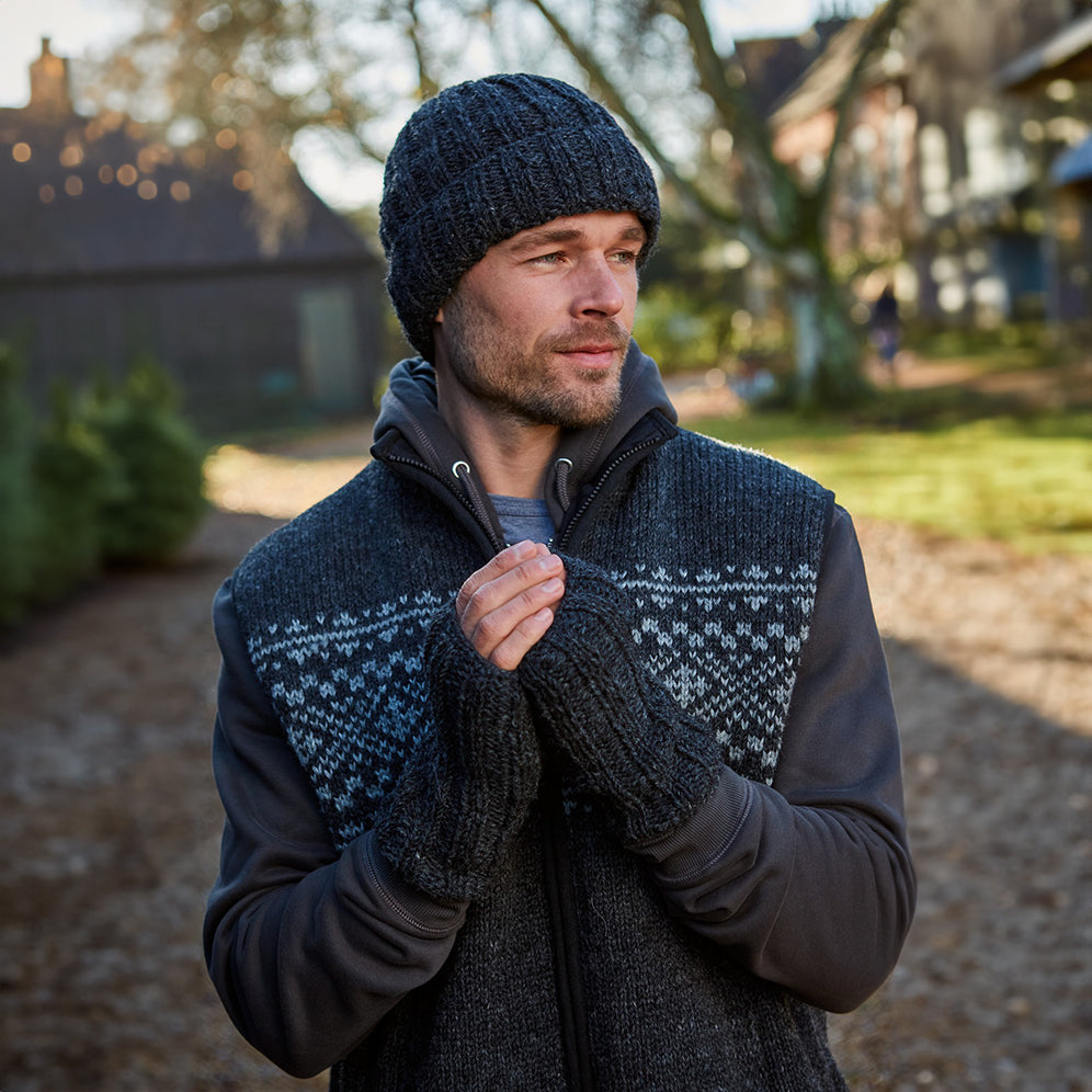 Men&#39;s Shetland Wrist Warmers - Charcoal